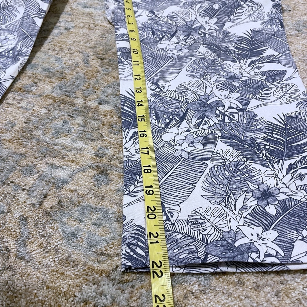 Tribal Pull-On Capris White Blue Palm Leaves Sz 14 - Picture 10 of 10